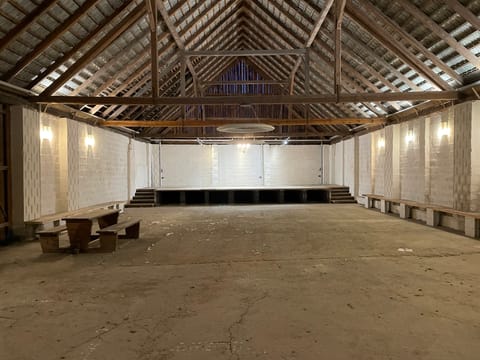 Dachstuhl des Stadls mit Pyramidendach
